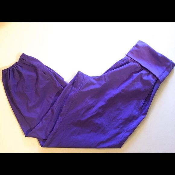 Lululemon Athletica Lightweight Crop - Picture 3 of 5
